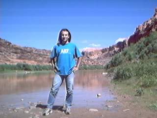 Toccando le placide acque del Colorado River